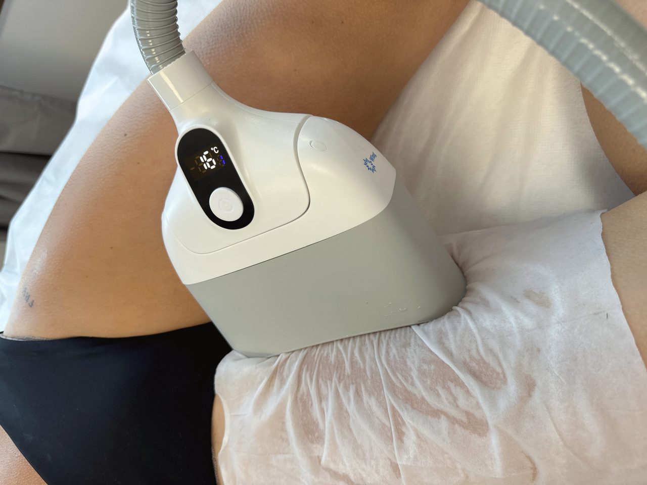 Applicateur cryolipolyse Activ Ice affichant -15°C